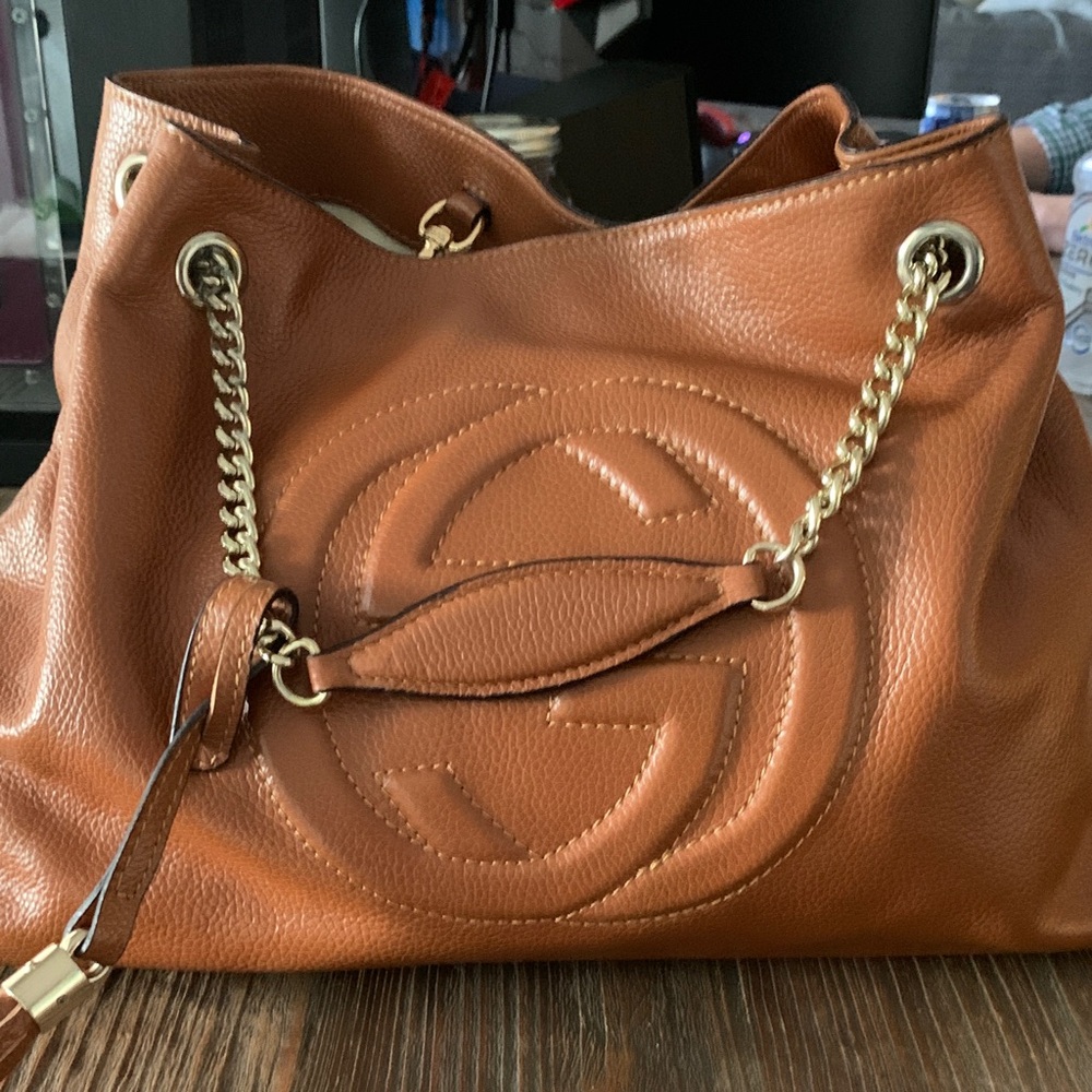 Ladies pebbled leather handbag